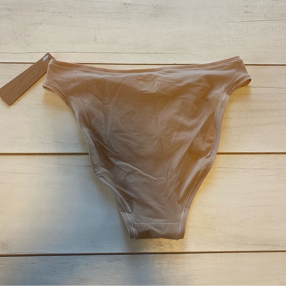Skims Adaptive Bikini briefs Clay/Nude /Beige Sz Medium NWT - Picture 4 of 11